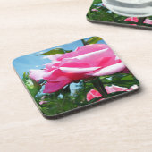 Das herrliche Rosa erhob sich am blauen Himmel. Bl Getränkeuntersetzer (Linke Seite)