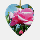 Das herrliche Rosa erhob sich am blauen Himmel. Bl Keramikornament (Rechts)