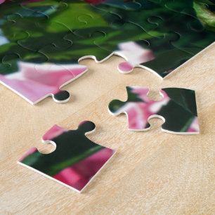 Das herrliche Rosa erhob sich am blauen Himmel. Bl Puzzle