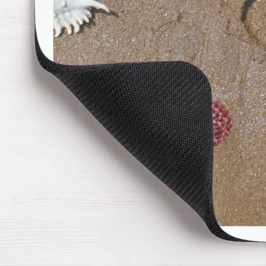 Das Herz am Strand rosa Muscheln Mousepad (Ecke)