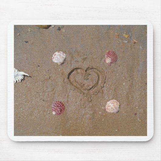 Das Herz am Strand rosa Muscheln Mousepad (Vorne)