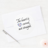 Das Herz ist nicht gerade Runder Aufkleber (Umschlag)