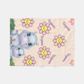 Das Hippo Baby Blanket Design mit Blume personalis Fleecedecke (Vorderseite (Horizontal))