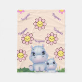 Das Hippo Baby Blanket Design mit Blume personalis Fleecedecke (Vorderseite)