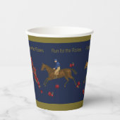 Das Hoity Toity House läuft um den Rose Cup Pappbecher (Vorderseite)