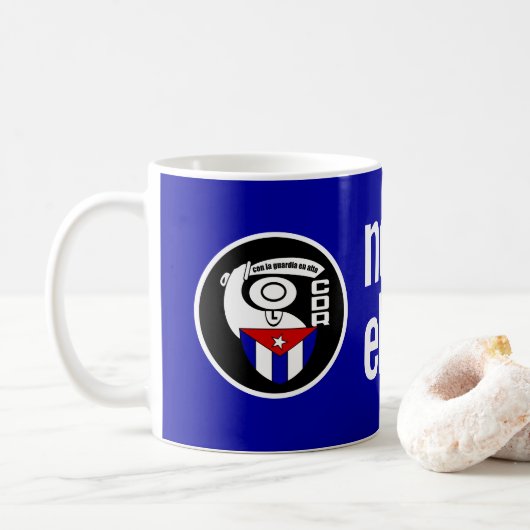 DAS HOTEL VEREINT UNS KAFFEETASSE (Mit Donut)