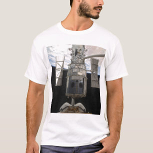 Das Hubble-Weltraumteleskop erscheint T-Shirt