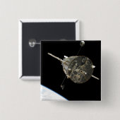 Das Hubble-Weltraumteleskop im Orbit über der Erde Button (Vorne & Hinten)