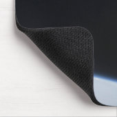 Das Hubble-Weltraumteleskop im Orbit über der Erde Mousepad (Ecke)