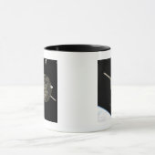 Das Hubble-Weltraumteleskop im Orbit über der Erde Tasse (Zentrum)