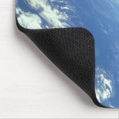 Das Hubble-Weltraumteleskop mit blauer Erde Mousepad (Ecke)