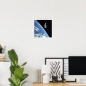 Das Hubble-Weltraumteleskop mit blauer Erde Poster (Heimbüro)