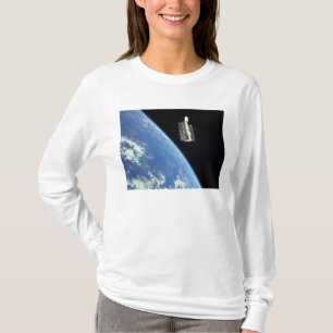 Das Hubble-Weltraumteleskop mit blauer Erde T-Shirt
