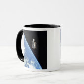 Das Hubble-Weltraumteleskop mit blauer Erde Tasse (Vorderseite Links)
