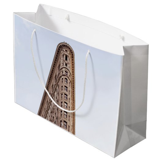 das ikonische Gebäude Große Geschenktüte (Rückseite Schrägansicht)