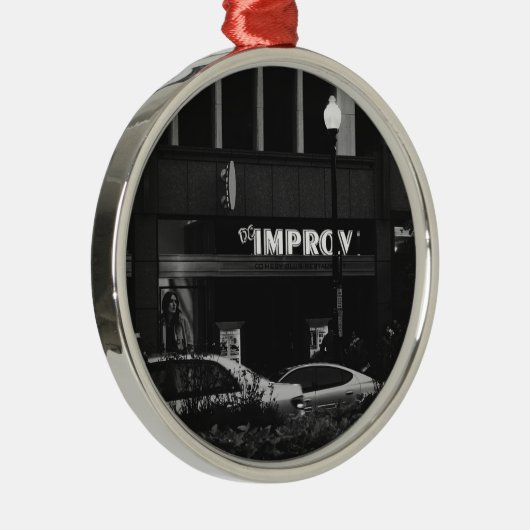 Das Improv Ornament Aus Metall (Rechts)