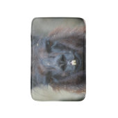 Das intensive Schwarze Lama-Gesicht Nah Badematte (Vorderseite Vertikal)