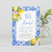 Das ist Amore Lemon Italian Blue Tile Brautparty Einladung (Stehend Vorderseite)