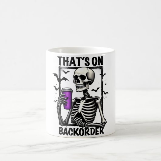 Das ist auf Backorder Halloween Pharmacy Tech Verwandlungstasse (Mittel)