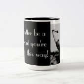 Das ist besser ein Croissant... Zweifarbige Tasse (Mittel)