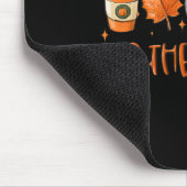 Das ist die Jahreszeit Latte Pumpkin Spice Soccer  Mousepad (Ecke)