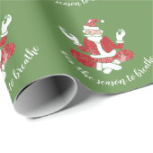 Das ist die Jahreszeit, um den Yoga Santa zu durch Geschenkpapier (Rolleneckpunkt)