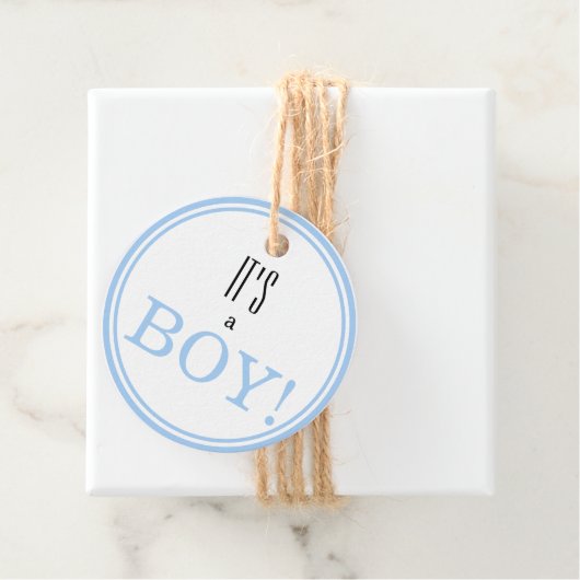 Das ist ein Junge! Moderne Blue Baby-Ankündigung Geschenkanhänger (Beispiel)