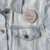 Das ist ein Junge! Moderne Minimal Calligraphy Mom Button (Beispiel)