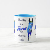 Das ist ein Pferd mit einer anderen Farbe in Blau Tasse (Zentrum)