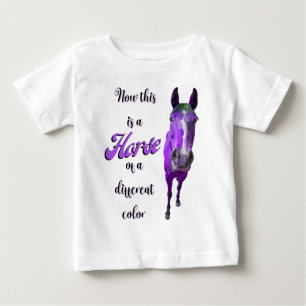 Das ist ein Pferd mit einer anderen Farbe Lila Baby T-shirt