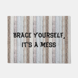 Das ist ein schlechtes altes Holzgelände Fußmatte