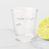 Das ist es, was sie komisch zitiert hat schnapsglas (Rückseite)