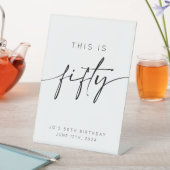 Das ist fünfzigste Geburtstag Sockelschild (In Situ)