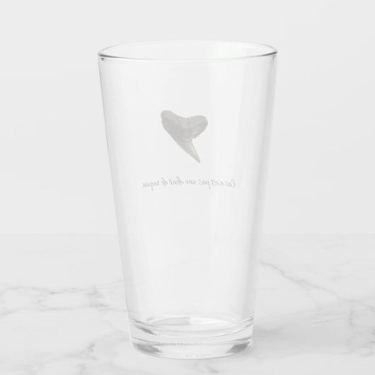 Das ist kein Hai-Zahn. Glas (Rückseite)