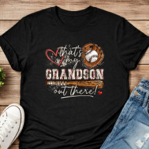 Das ist mein Enkel dort draußen Baseball-Oma