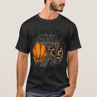 Das ist meine Enkelin da draußen Basketball Grand T-Shirt