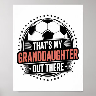 Das ist meine Enkelin da draußen Fußball-Oma G Poster