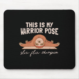 Das ist meine Kriegerpose. Lustiger Faultier Yoga Mousepad