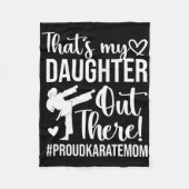 Das ist meine Tochter Proud Karate Mama Karate Mot Fleecedecke (Vorderseite)