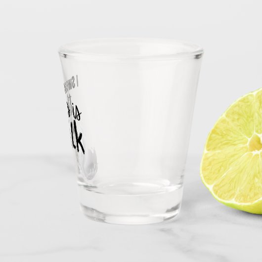 Das ist Milch. Schnapsglas (Rechts)
