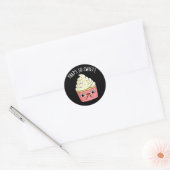 Das ist so süß Funny Sprinkled Cupcake Pun Dark Runder Aufkleber (Umschlag)
