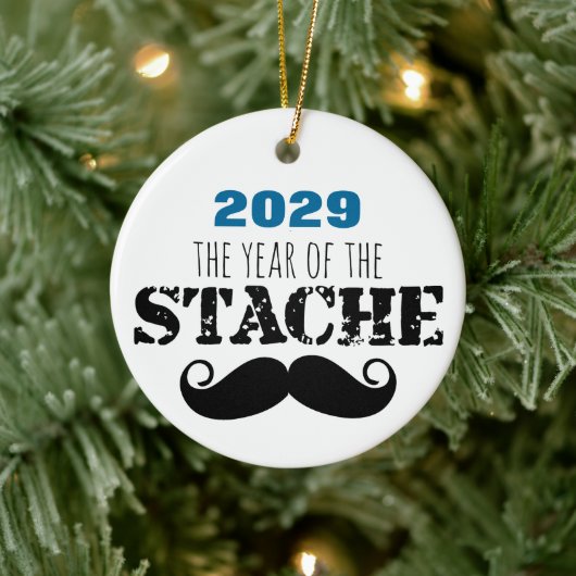 Das Jahr T\the Stache Mustache Keramik Ornament (Baum)