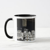 Das japanische Versuchsmodul, das verfügbar ist Tasse (Links)