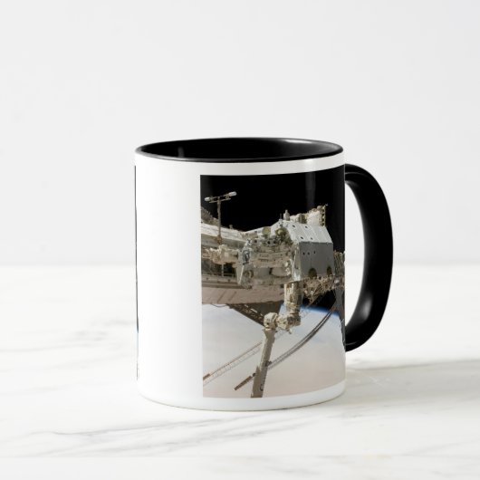 Das kanadische Dextre-Robotersystem Tasse (VorderseiteRechts)