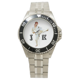 Das Karate, das schwarzen Gürtel tritt, fertigen Armbanduhr