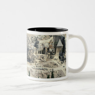 Das Kidrontal am Fuß des Ölbergs Zweifarbige Tasse
