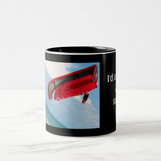 Das Kiteboarder Zweifarbige Tasse (Mittel)