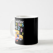 Das Kleinkind im Bus wird zwei Jahre süße Tier Kaffeetasse (Vorderseite Links)