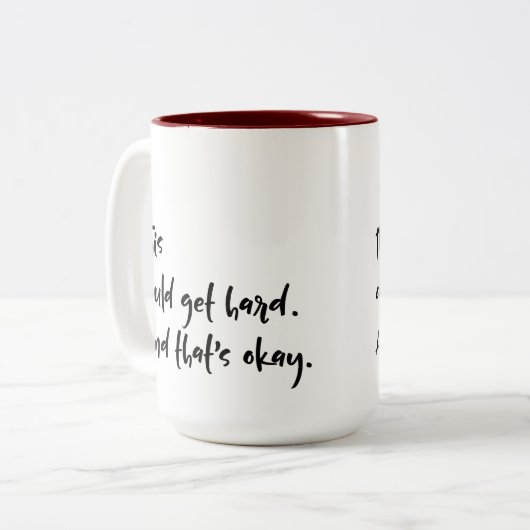 "Das könnte schwierig werden. Und das ist okay." T Zweifarbige Tasse (Vorderseite Links)