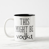 Das könnte Vodka sein. Zweifarbige Tasse (Links)